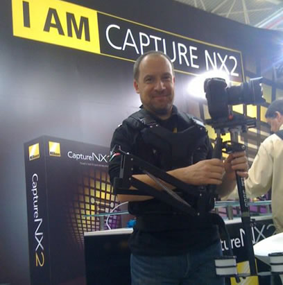 Davide Vasta al Photoshow 2010, con una Nikon D3S montata su SteadyCam